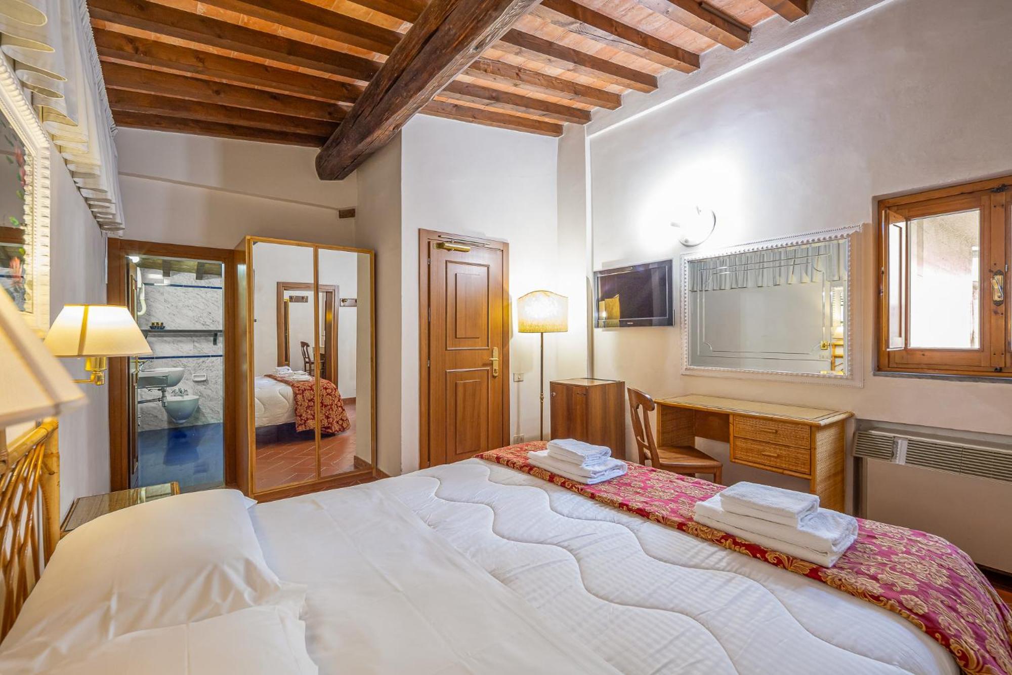 Twin Room,1536917467:JPEG